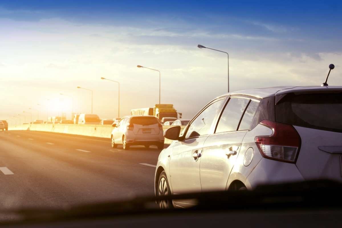 viaggiatori autostrada vacanze