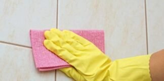 Come pulire alla perfezione le fughe delle mattonelle