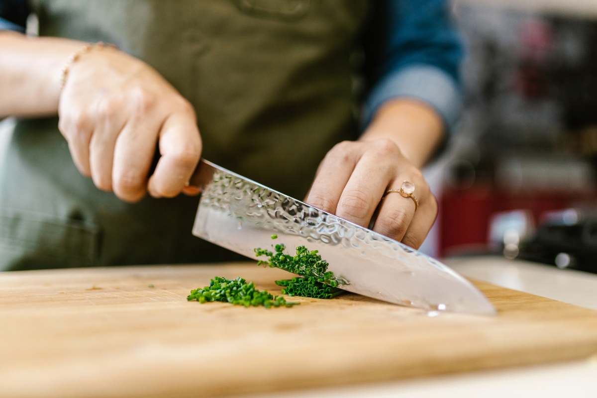 rischi cucina tagliere si muove coltello