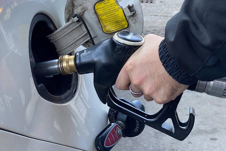 Nuova stangata per bollette e benzina