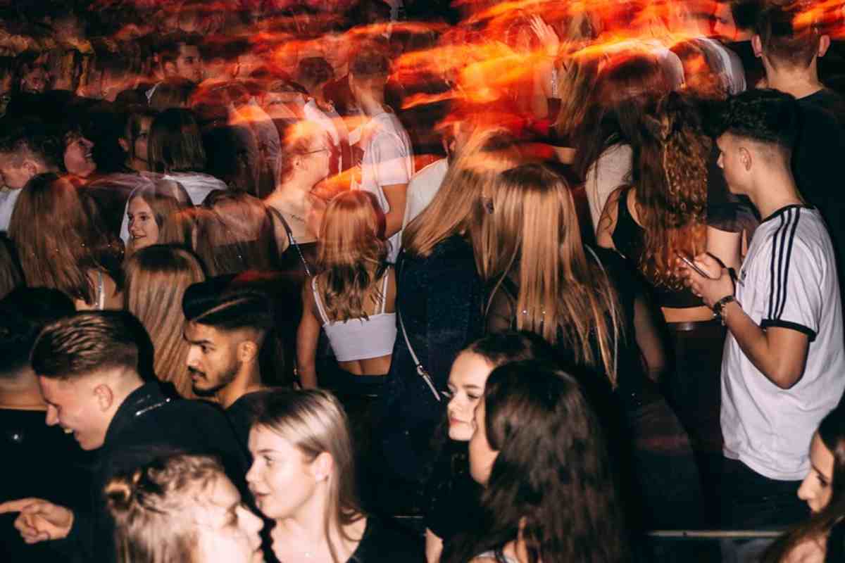 Ragazza violentata in discoteca