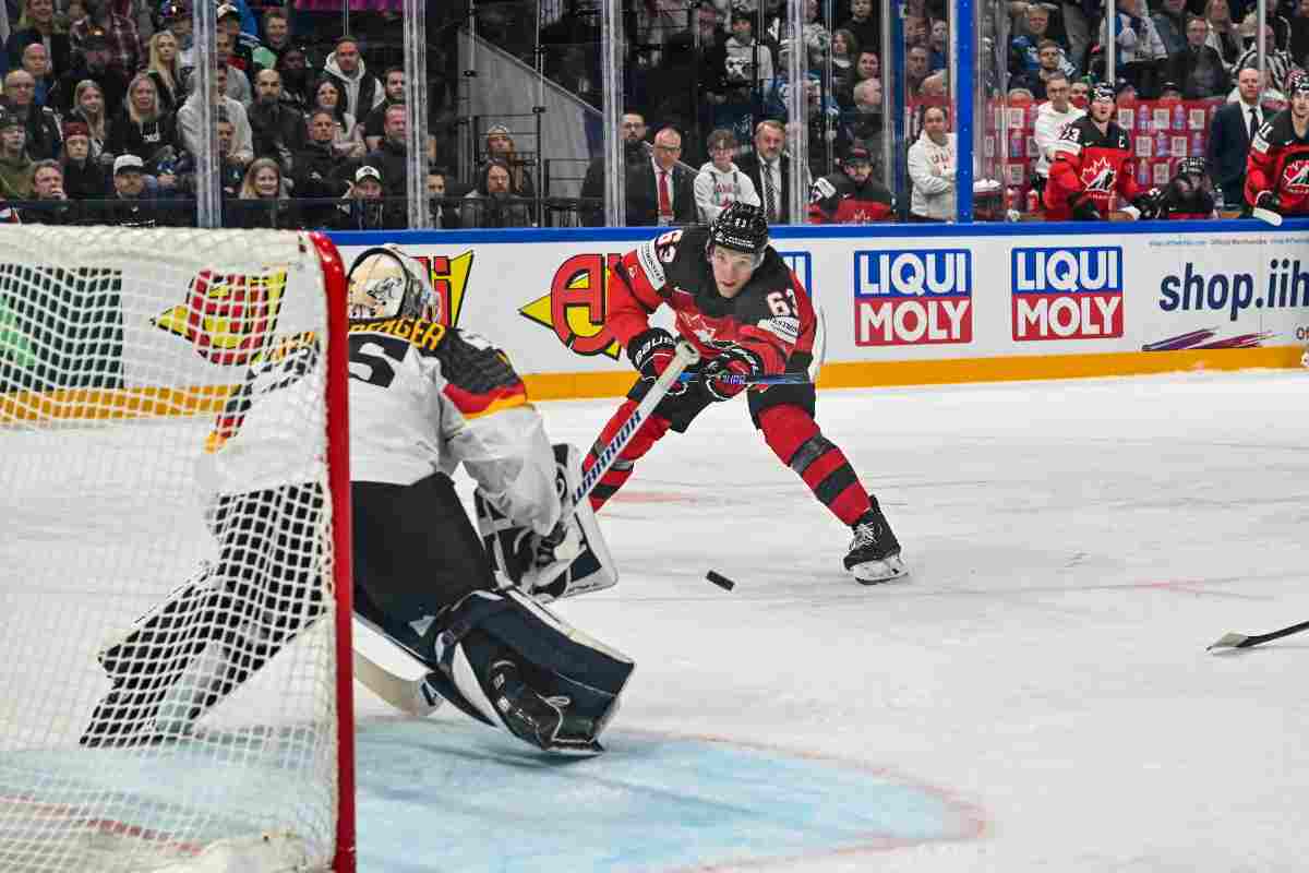 Un'azione nell'hockey su ghiacico