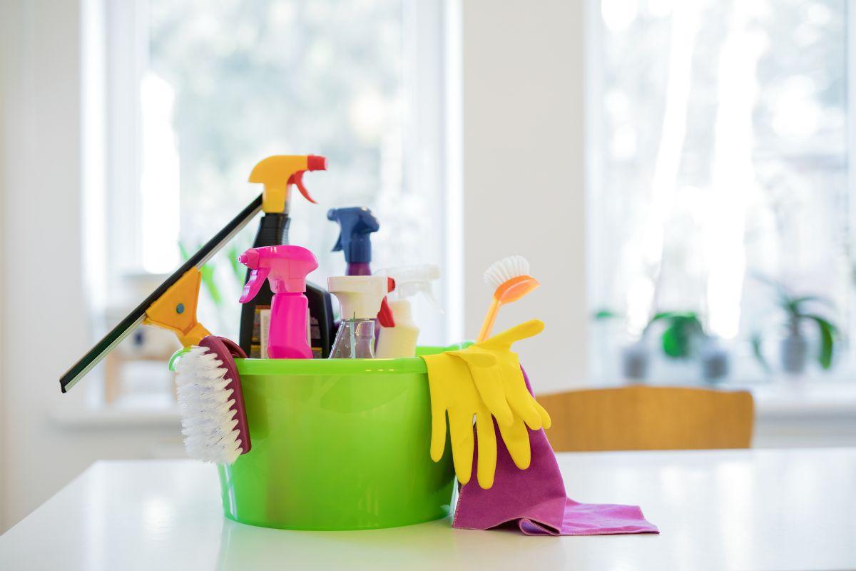 pulire casa risparmiare detersivi