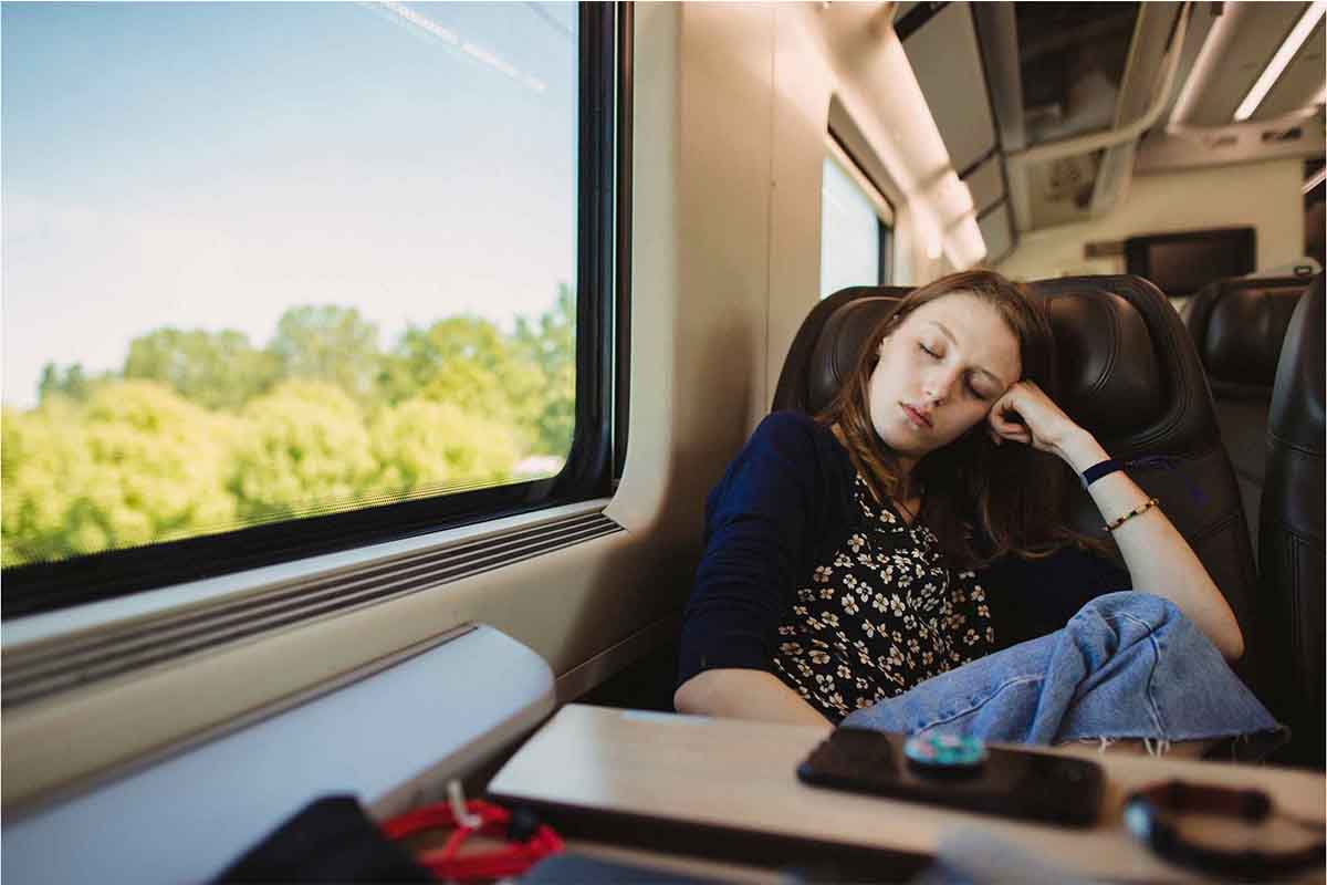 Riposarsi in treno grazie a 3 semplici trucchetti