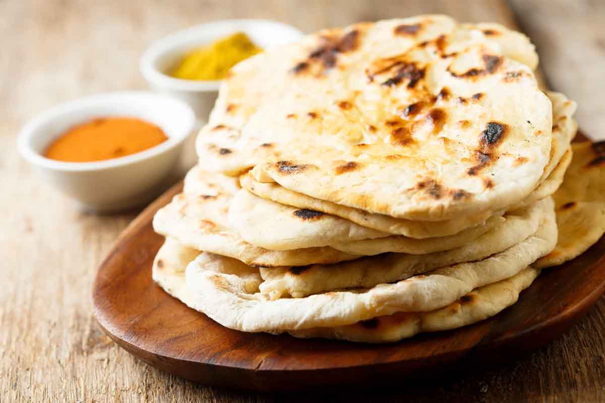 Come preparare il tipico panino indiano naan