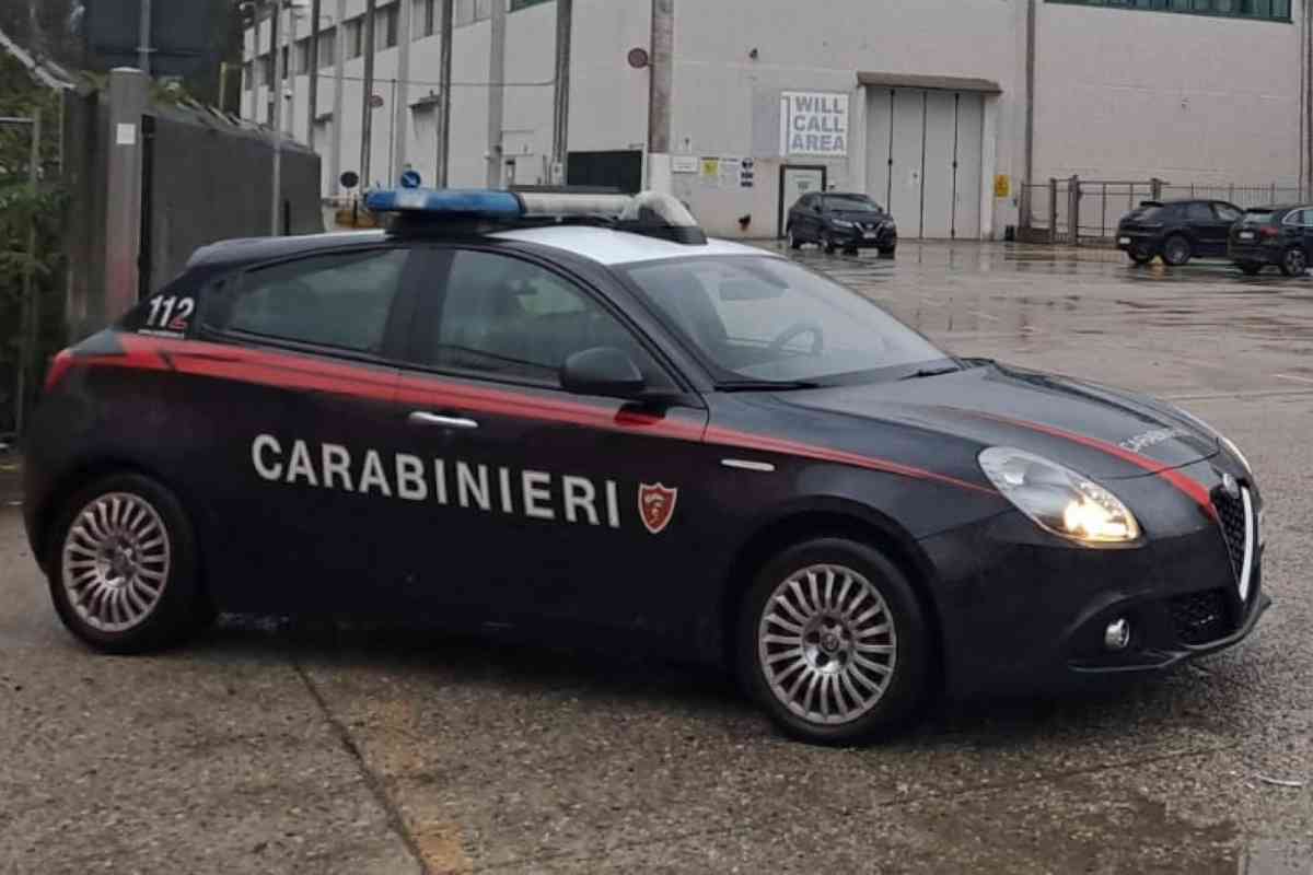 Carabinieri travolti da auto