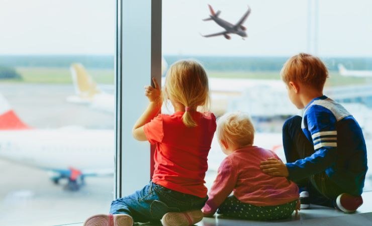 Giochi e passatempi da fare in aereo con i bambini