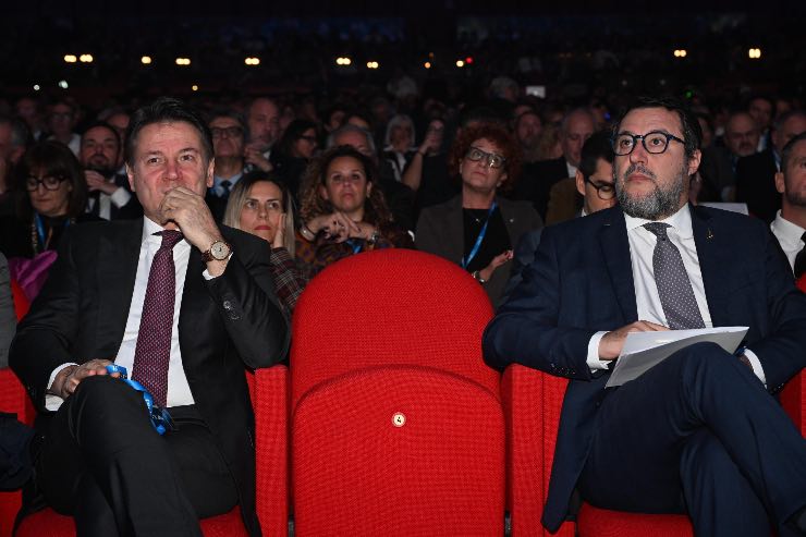 Sondaggi politici: Meloni perde qualcosa, Salvini e Conte di più