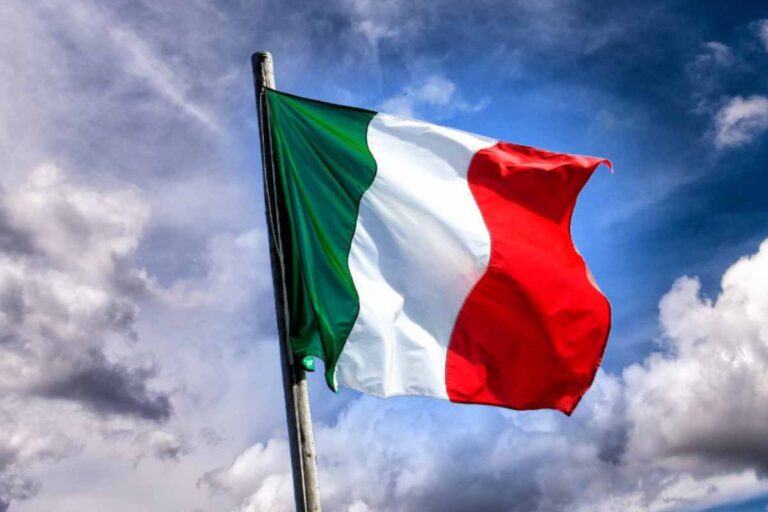 In Quale Regione è Nata La Bandiera Italiana