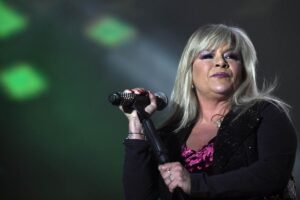 Samantha Fox scatena il panico in aereo