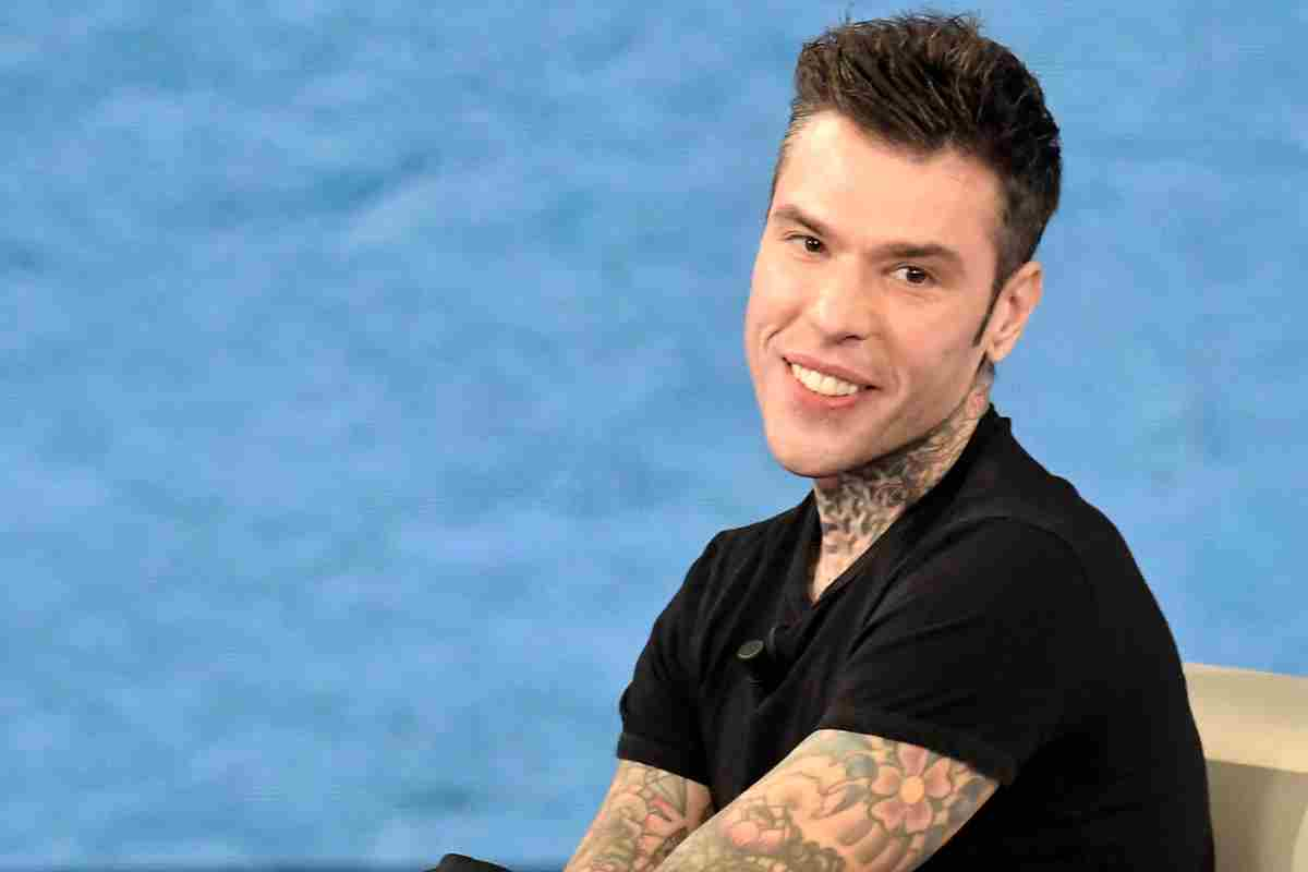 Codacons accusa Fedez di calunnia: il rapper il 6 maggio davanti al gup