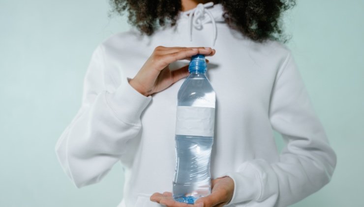 Acqua in bottiglia: la migliore per i reni