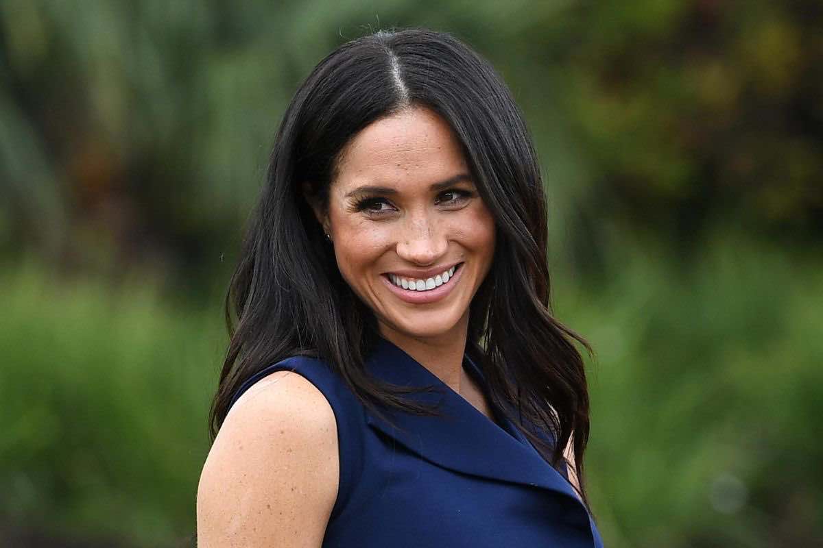 Meghan Markle paparazzata con una donna 