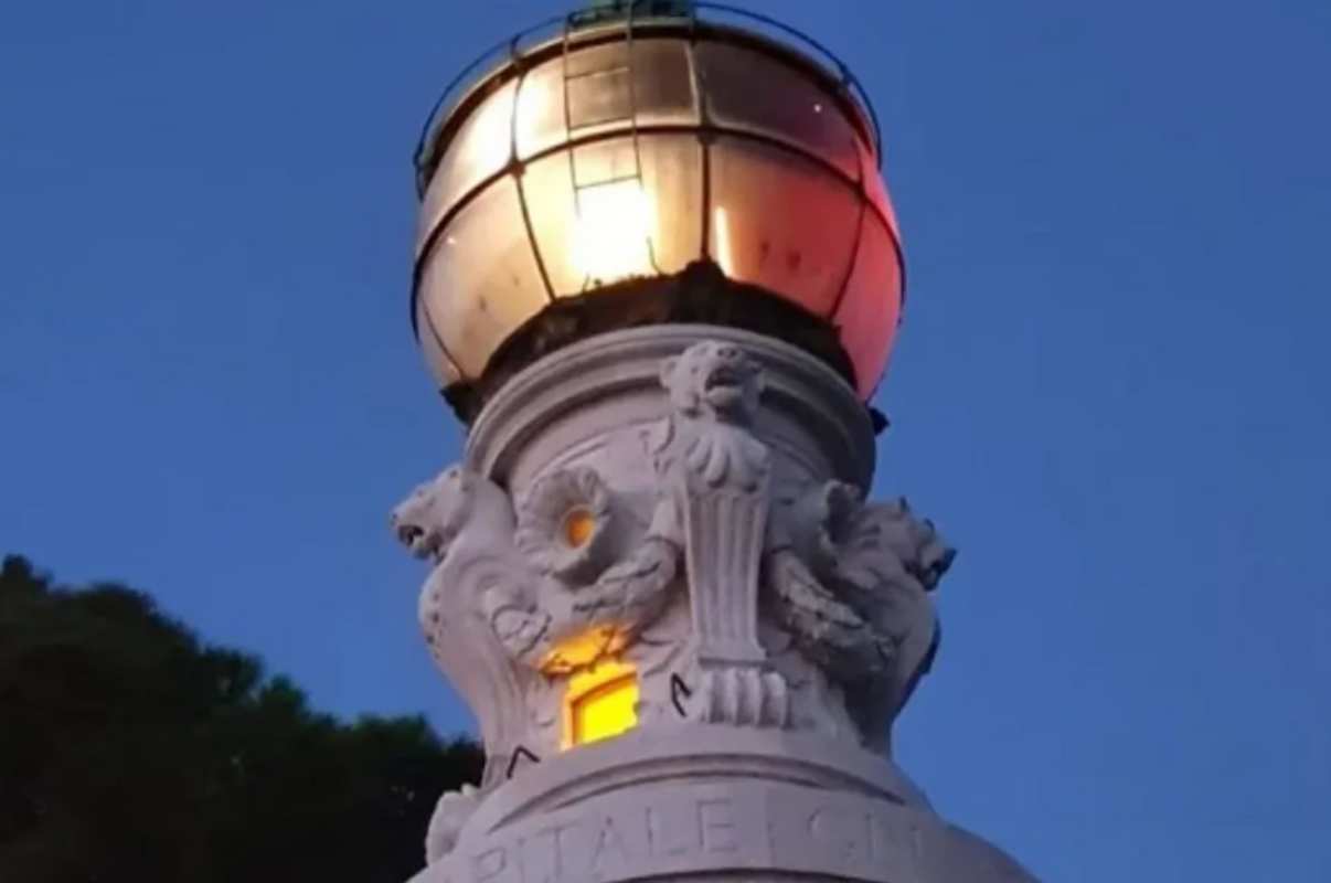 faro del Gianicolo acceso