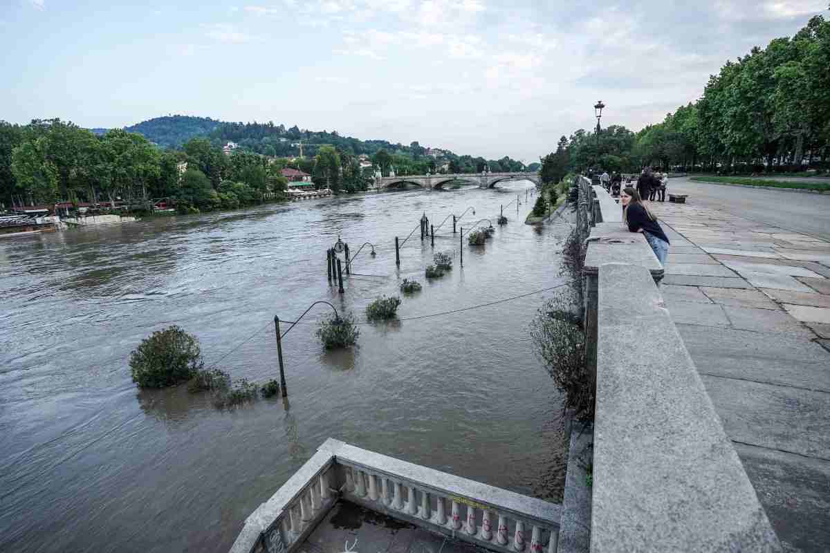 Uomo morto mentre scattava foto alla moglie