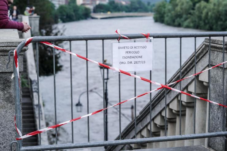 Uomo morto mentre scattava foto alla moglie