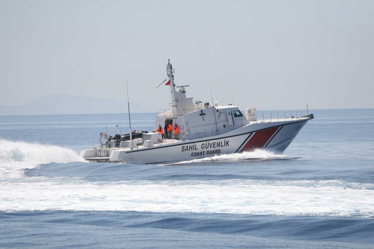 Inseguimento in mare: sequestrate 3 tonnellate di cocaina