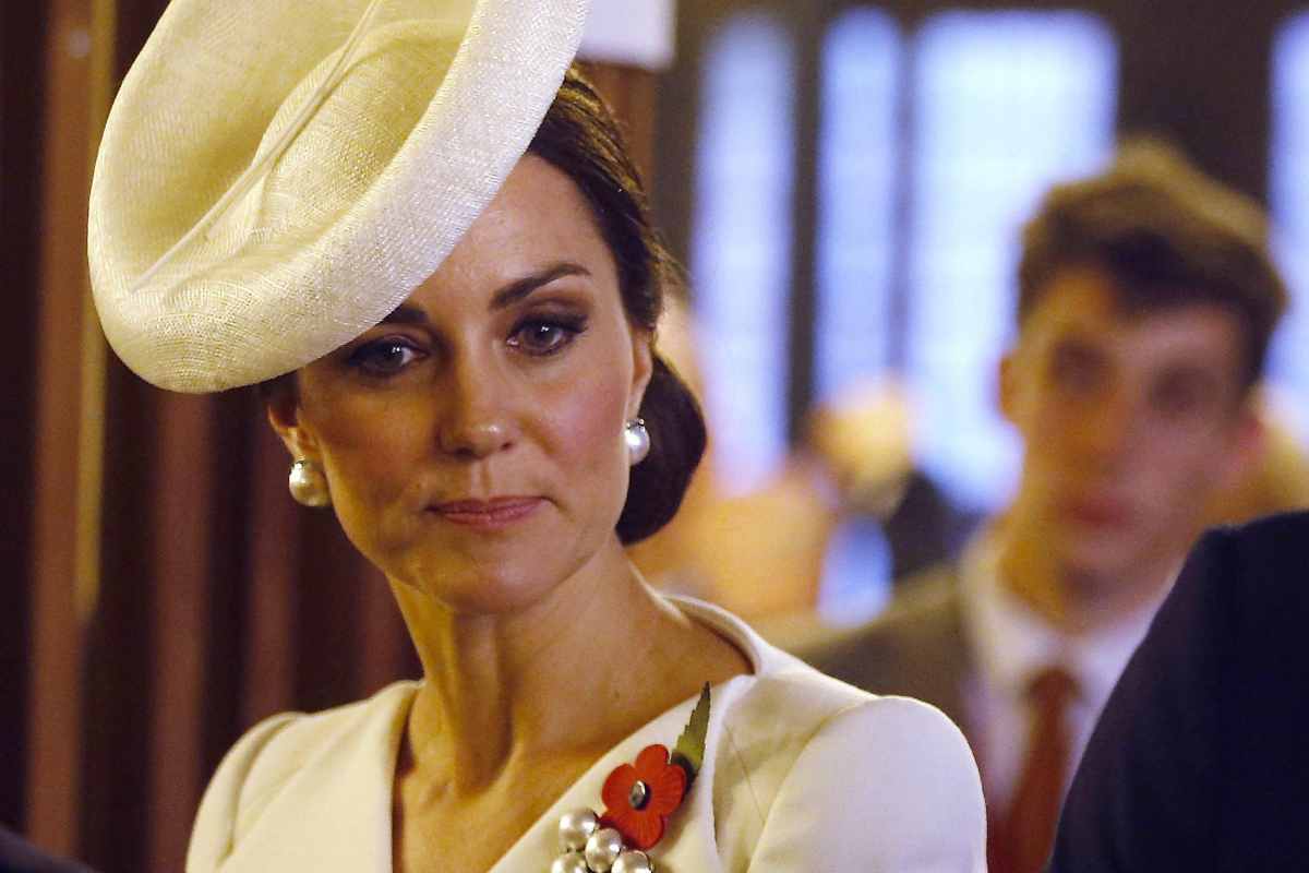 Kate Middleton dona capelli bambini malati