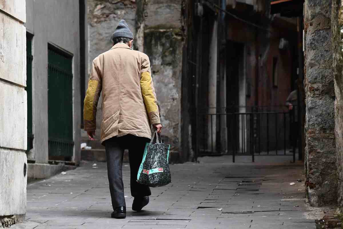 Istat, l’inflazione colpisce gli italiani: milioni in povertà assoluta