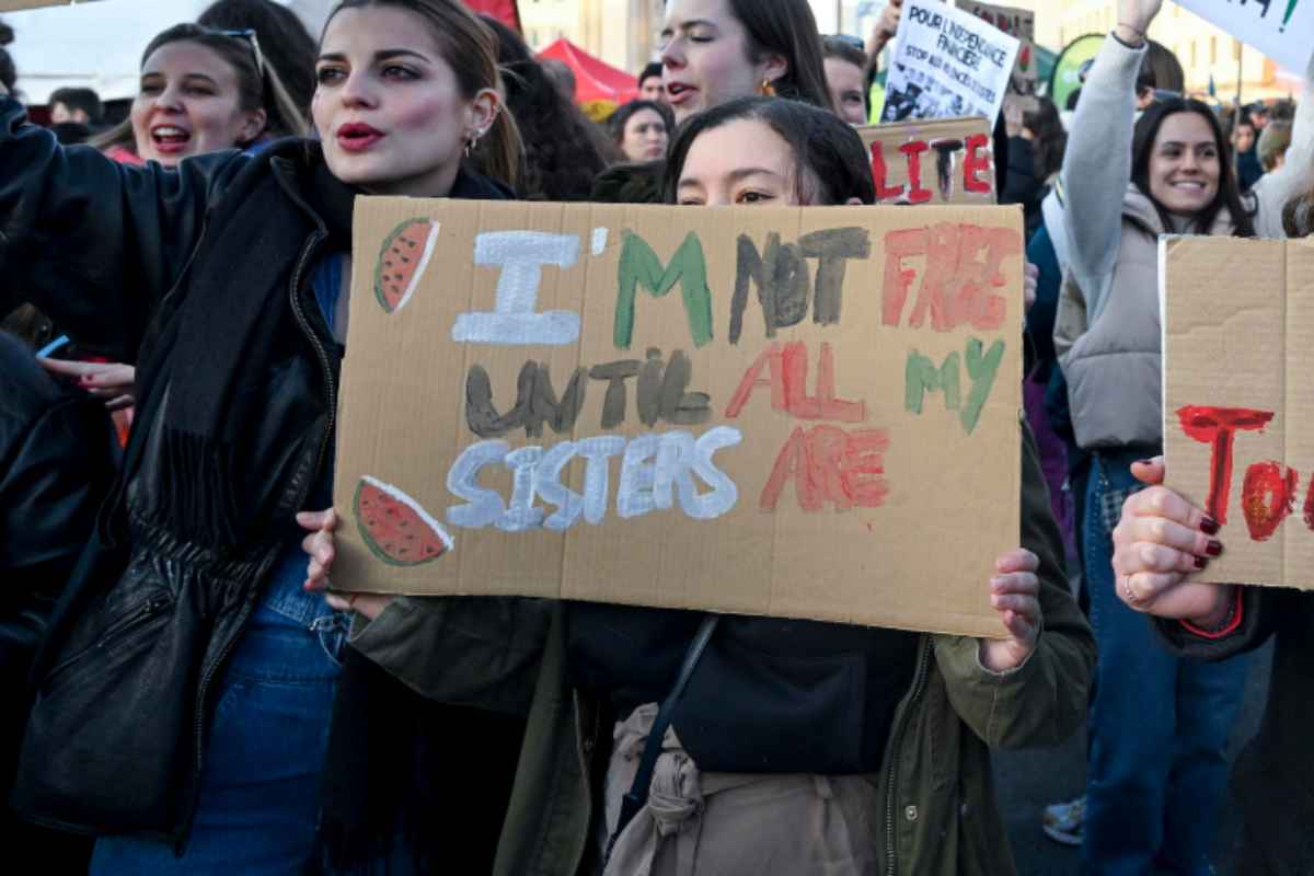 La decisione dell'Irlanda fa discutere