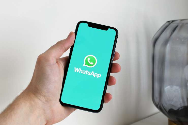 WhatsApp emoji attenzione rischi denuncia conto salatissimo