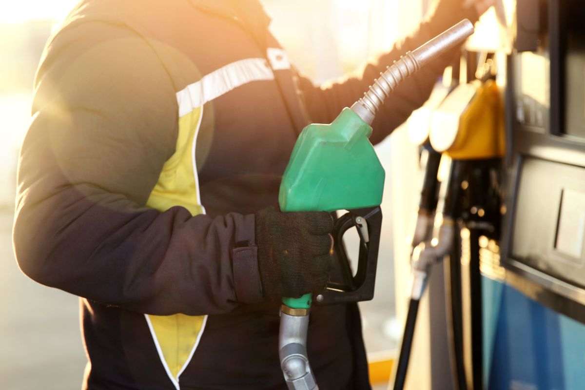 perché il carburante costa di più in autostrada