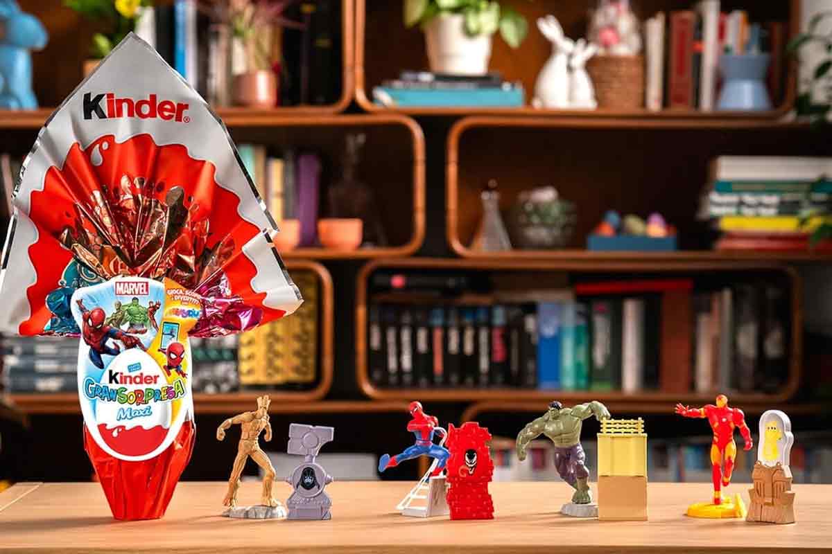 Uova di Pasqua Kinder con sorprese marvel