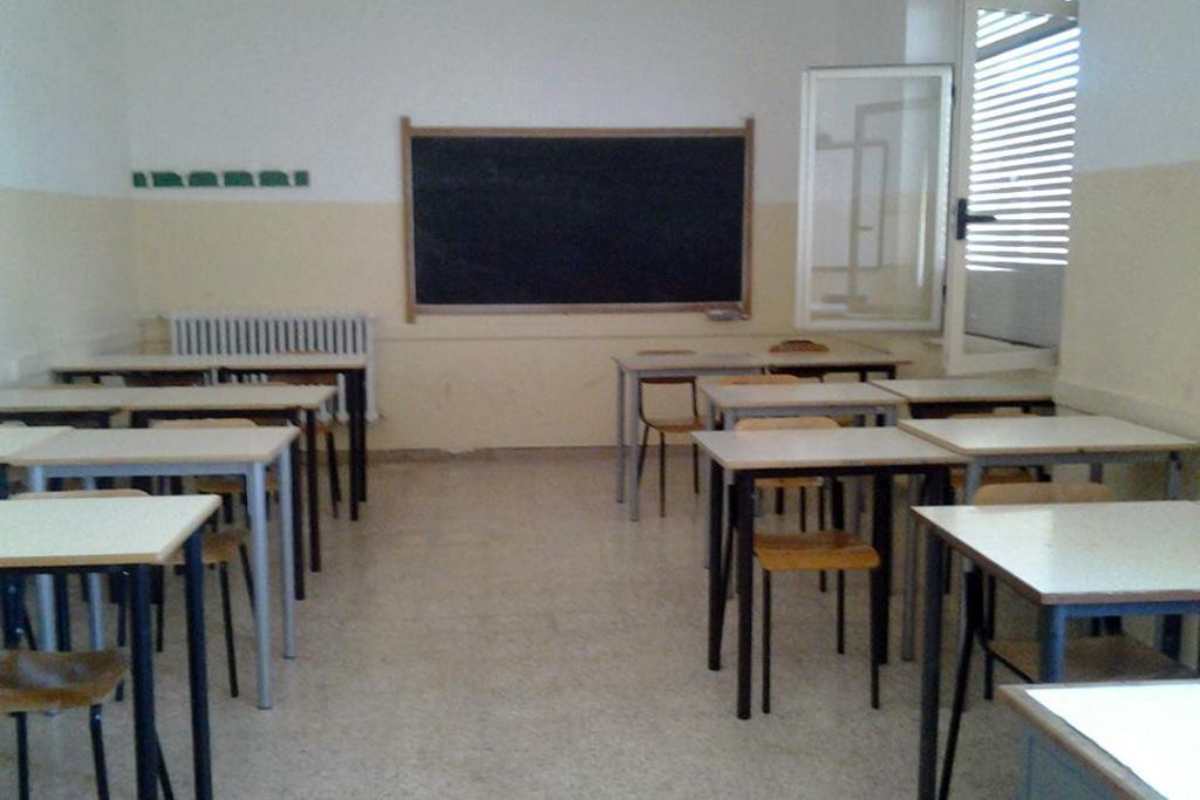 Violenza a due bambini davanti scuola, città sconvolta: scatta l’arresto