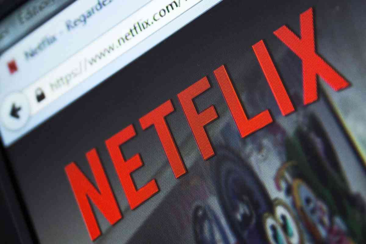 Gli attori italiani denunciano Netflix: ecco cosa chiedono alla piattaforma di streaming