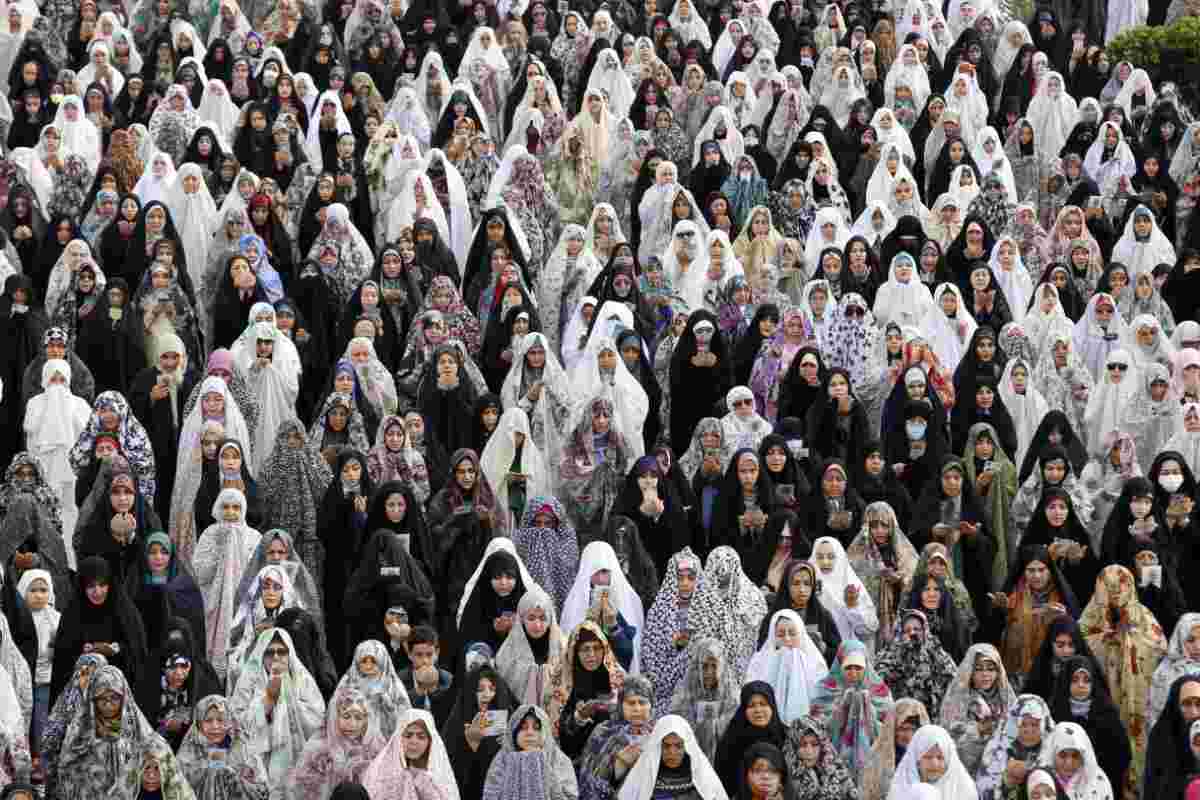 Donne senza hijab, in arrivo guai: l’annuncio da parte della polizia
