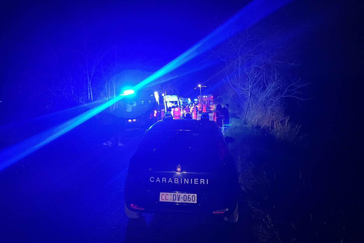 Auto nella scarpata, comunità leccese sconvolta