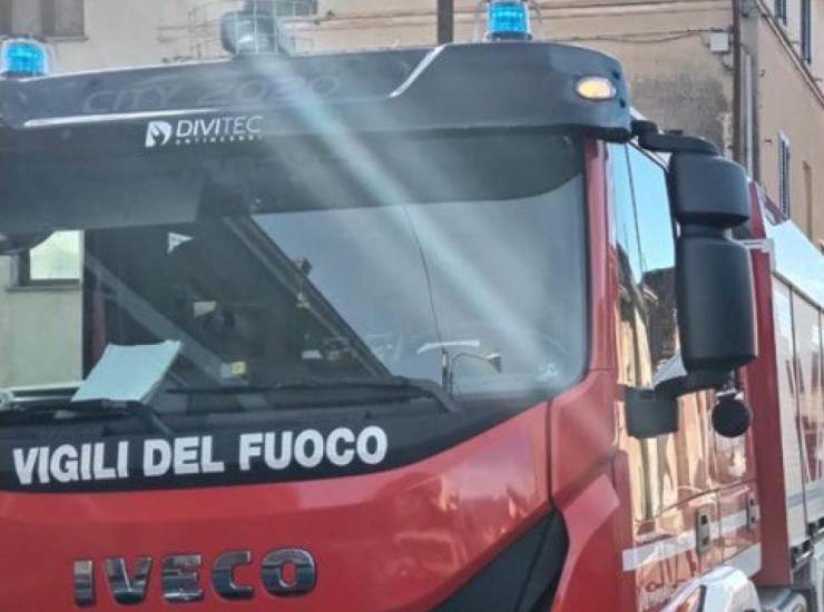 Polizia uomo fuoco Roma