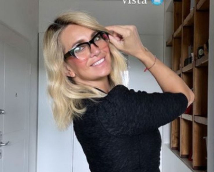 Katia Pedrotti indossa gli occhiali: ecco perché
