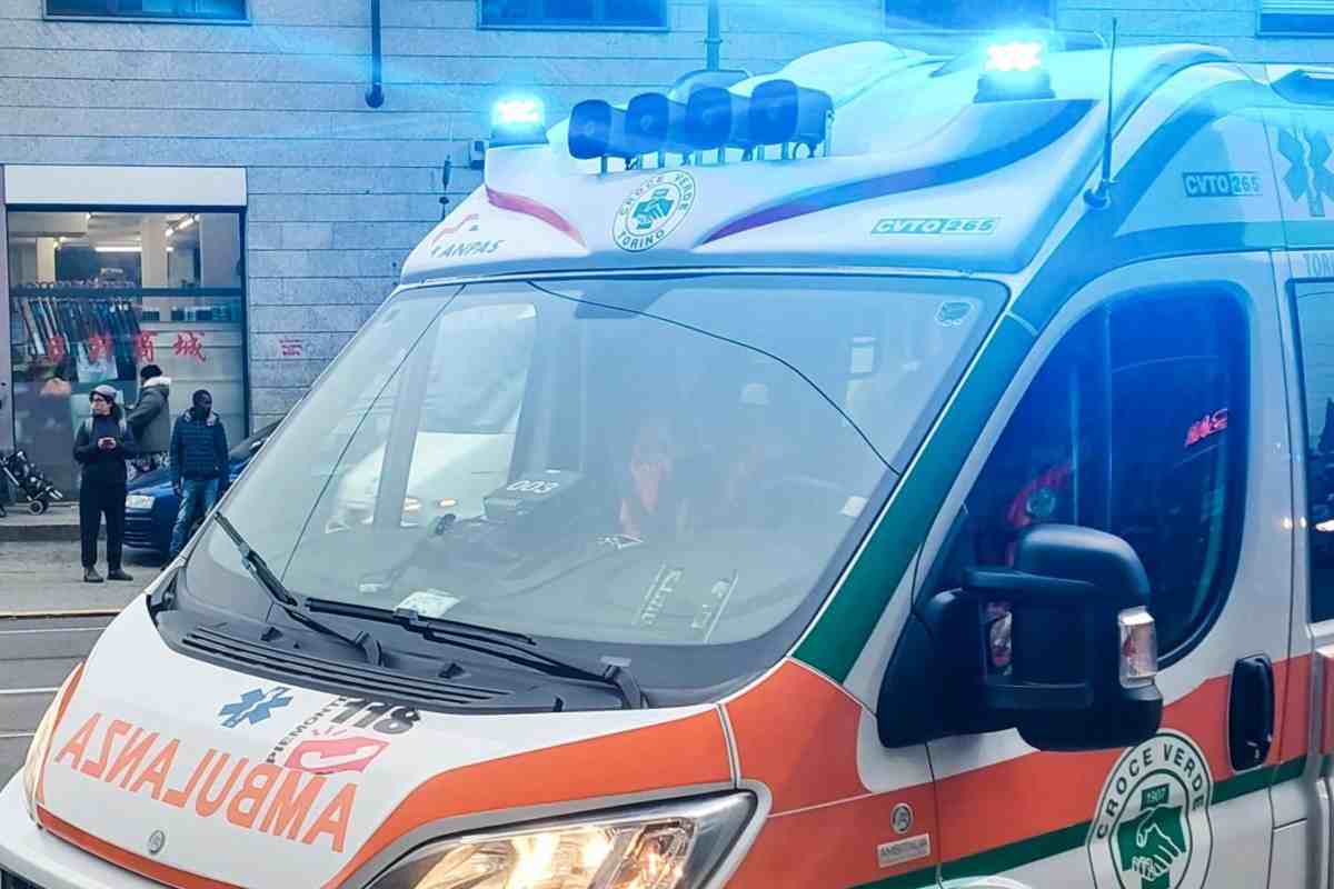 Rissa tra studenti a scuola, 15enne accoltellato: genitori aggrediscono prof