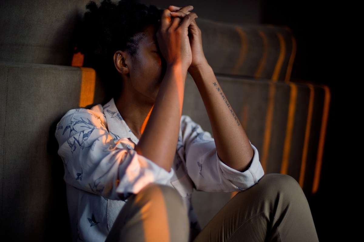 Aumentano i casi di depressione tra i giovani: “Tutto nasce da un errore dei genitori”