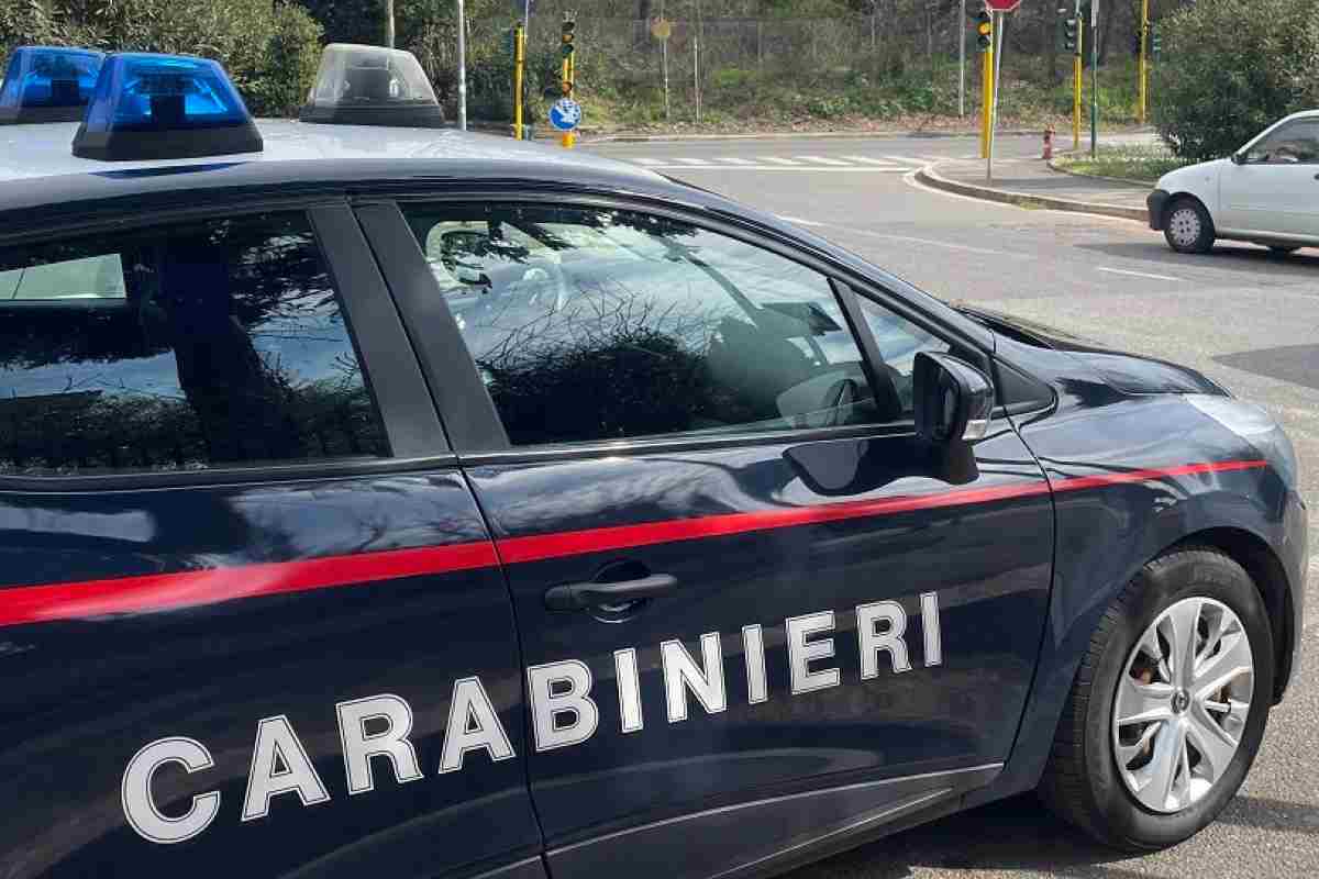 Rimprovera il figlio, madre picchia insegnante: annuncio di Valditara