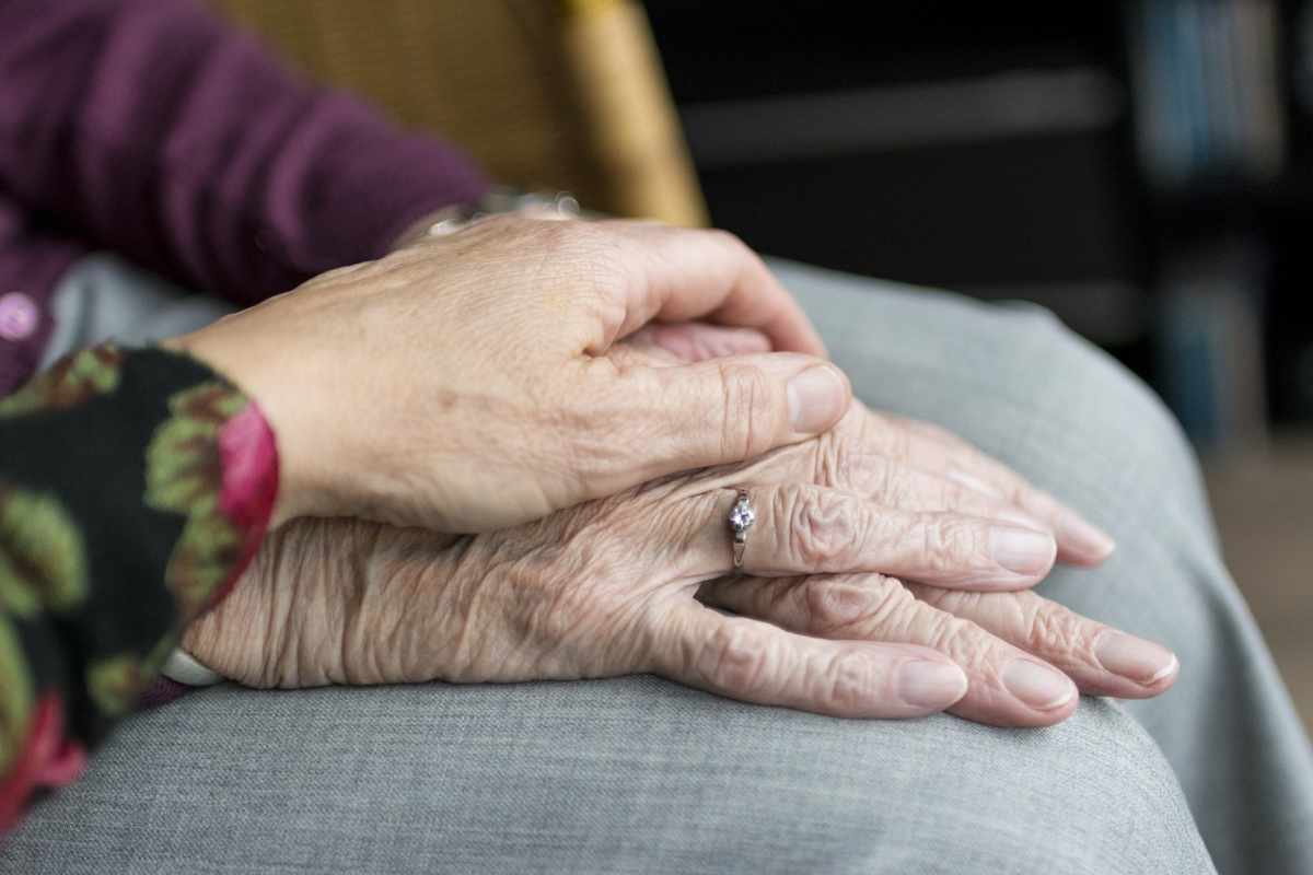 “Mi picchia da 50 anni, non ce la faccio più” il drammatico racconto di una 90enne