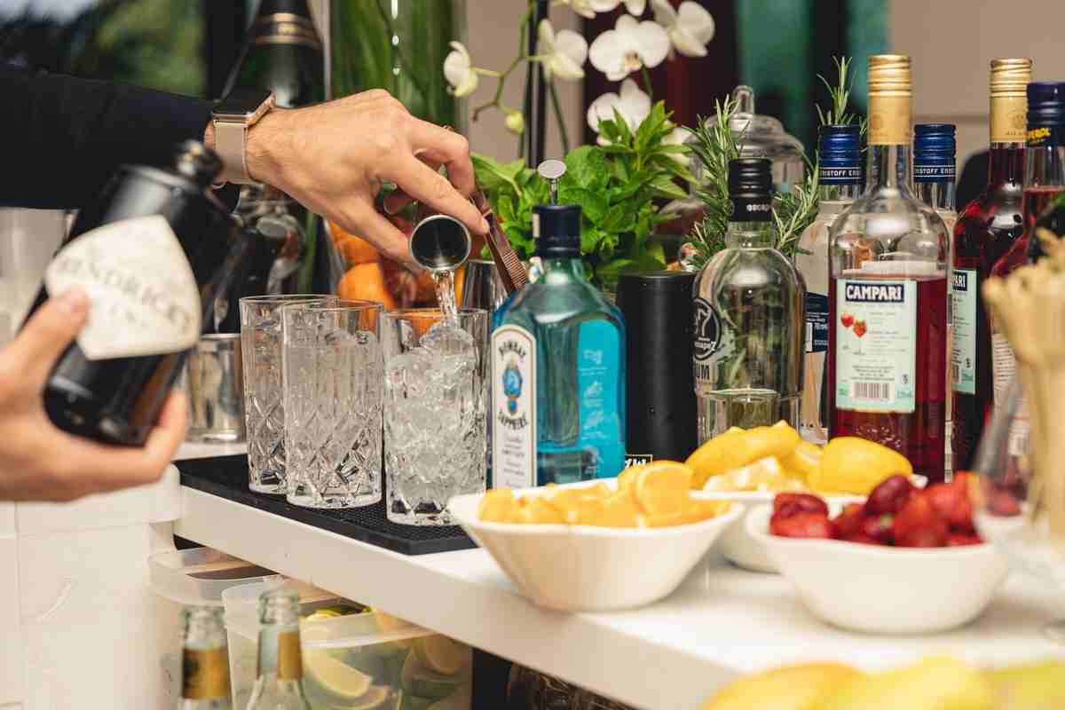 In questa città centinaia di barman si sfideranno a colpi di cocktail: evento unico, lo fanno solo qui