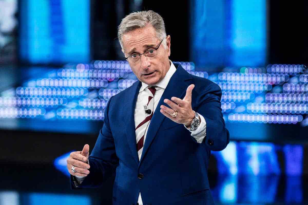Paolo Bonolis contro uno degli show Mediaset
