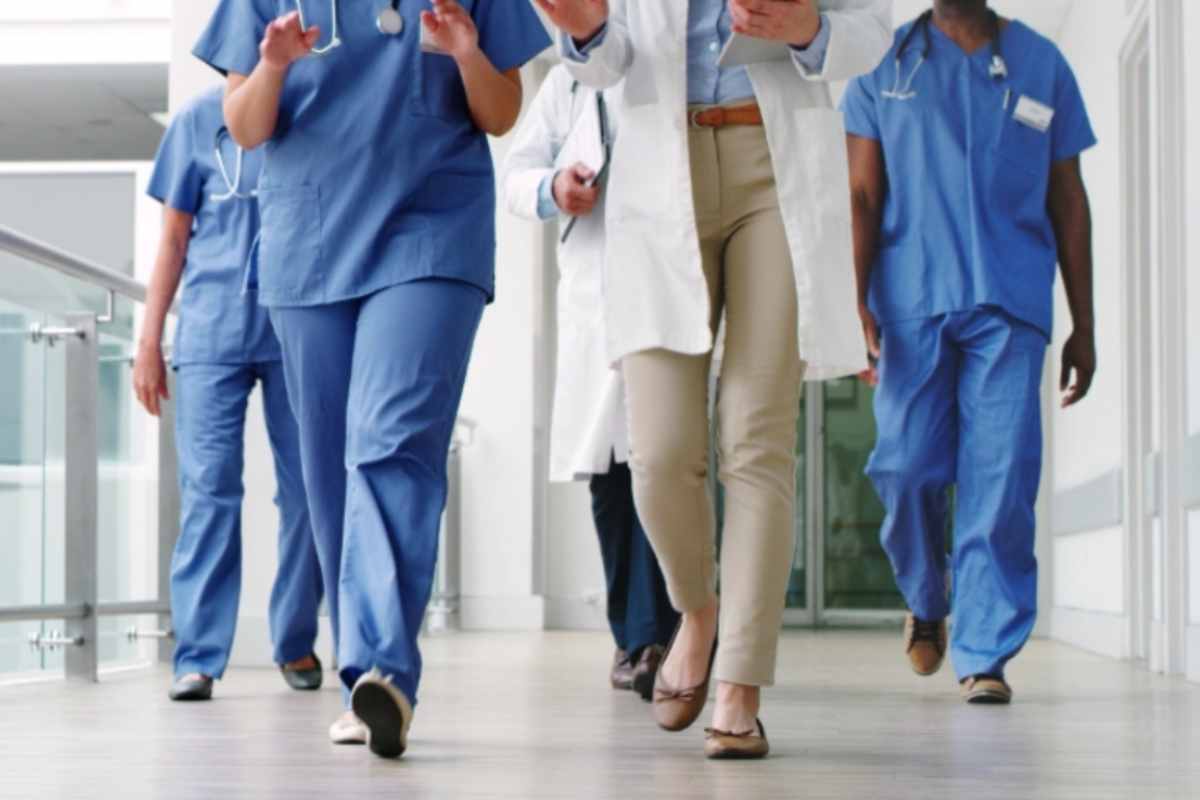 Violenze sessuali ai danni di colleghe e infermiere: arrestato primario dell’ospedale Violenze sessuali ai danni di colleghe e infermiere: arrestato primario dell’ospedale
