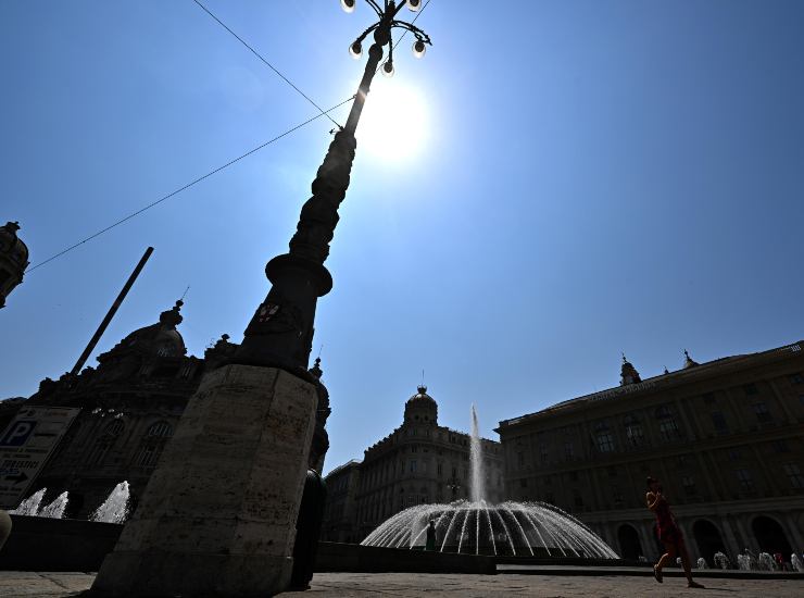 Il sole su una città
