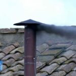 La fumata nera dal comignolo