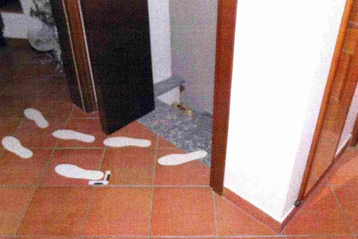 Delitto Garlasco, clamorosa svolta: ci sarebbe un’impronta di Sempio di fianco al corpo di Chiara Delitto Garlasco, clamorosa svolta: ci sarebbe un’impronta di Sempio di fianco al corpo di Chiara