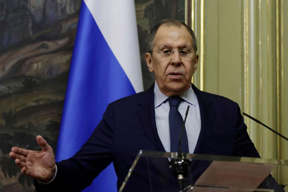 guerra in ucraina il ministro degli esteri russi avanza dubbi su possibile incontro in vaticano