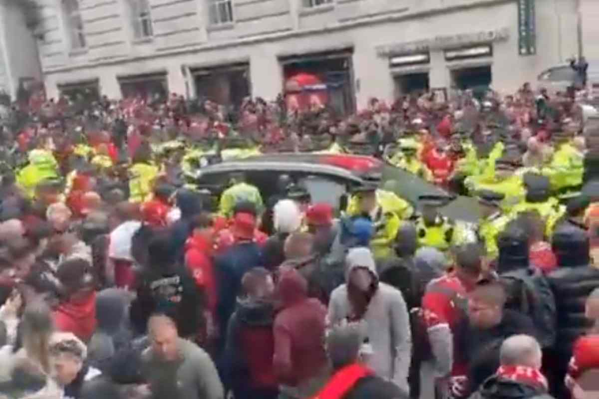 follia a liverpool auto piomba sulla folla in festa scudetto – video