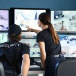 Polizia davanti ai monitor