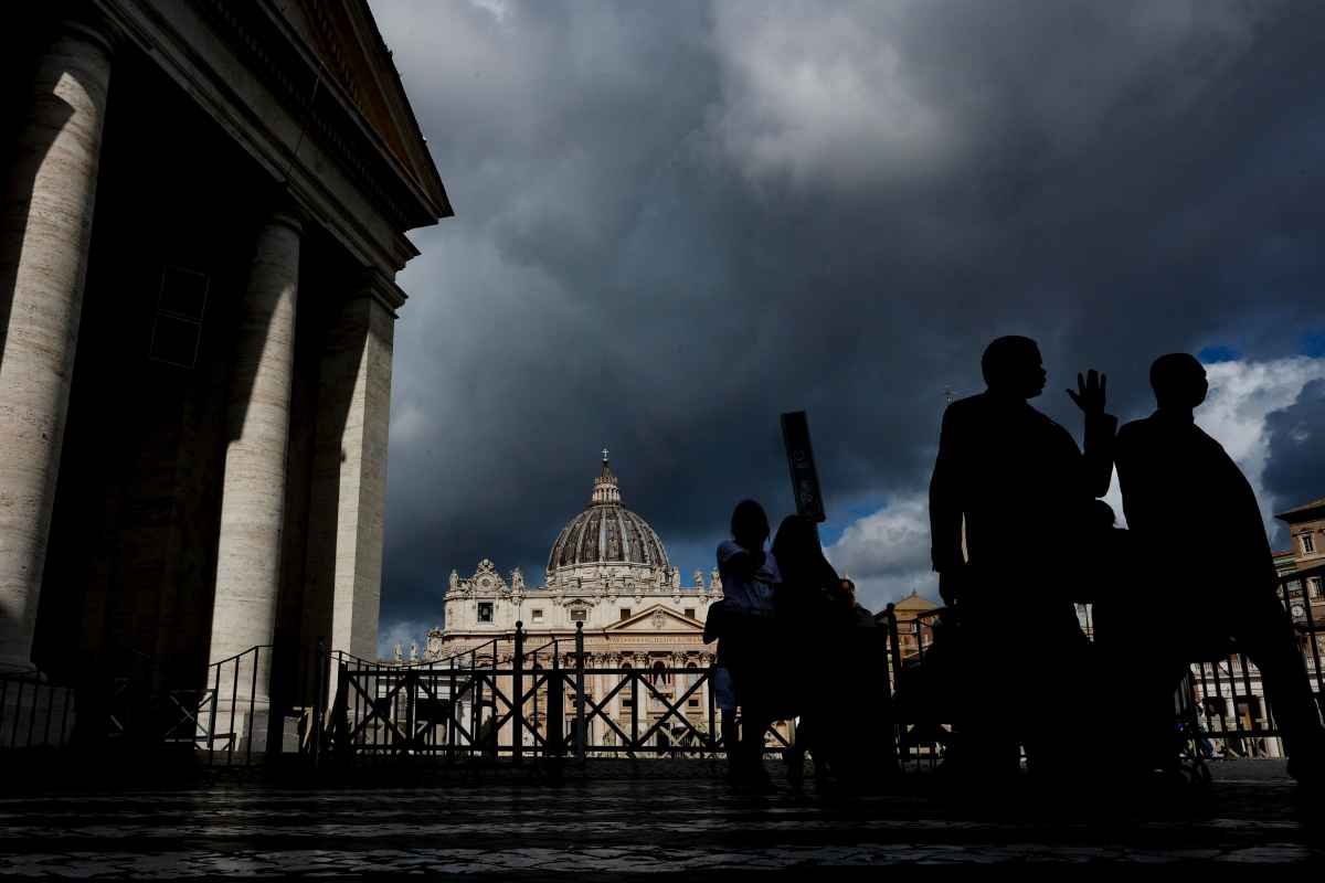Nuovo Papa: ecco quando cominciare a guardare il comignolo per vedere la famosa fumata Nuovo Papa: ecco quando cominciare a guardare il comignolo per vedere la famosa fumata