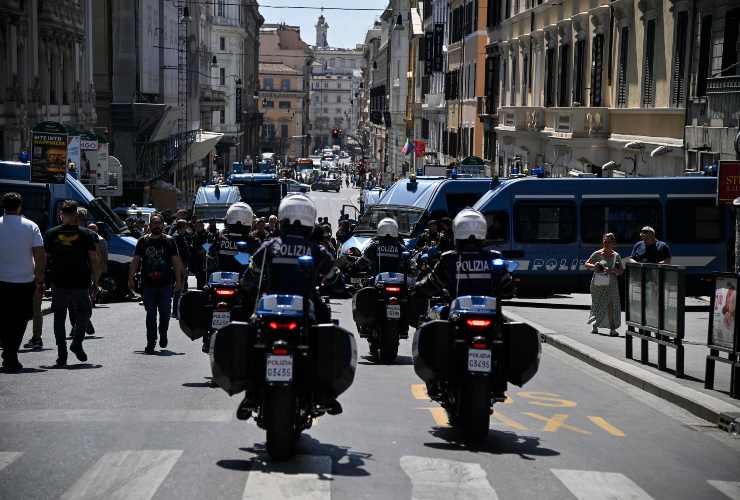 Polizia e manifestanti