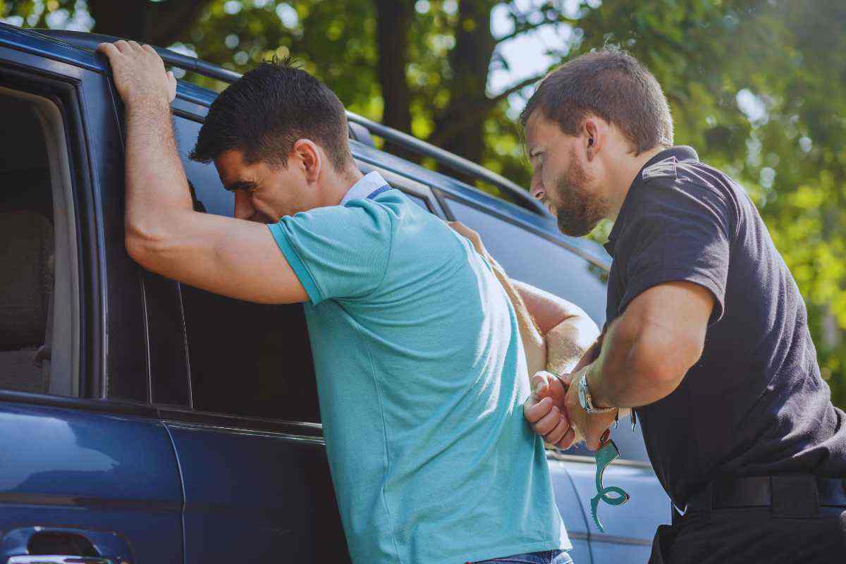 Uomo viene arrestato