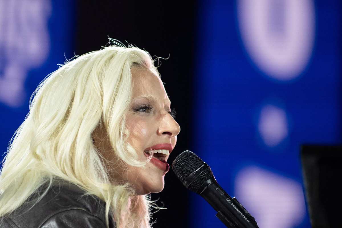 Lady Gaga batte Beatles e Roling Stone, col concerto più grande della storia gratis: oltre 1,5 milioni di fan in delirio Lady Gaga batte Beatles e Roling Stone, col concerto più grande della storia gratis: oltre 1,5 milioni di fan in delirio